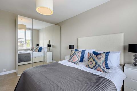 2 bedroom apartment to rent, Hill Street , London W1J