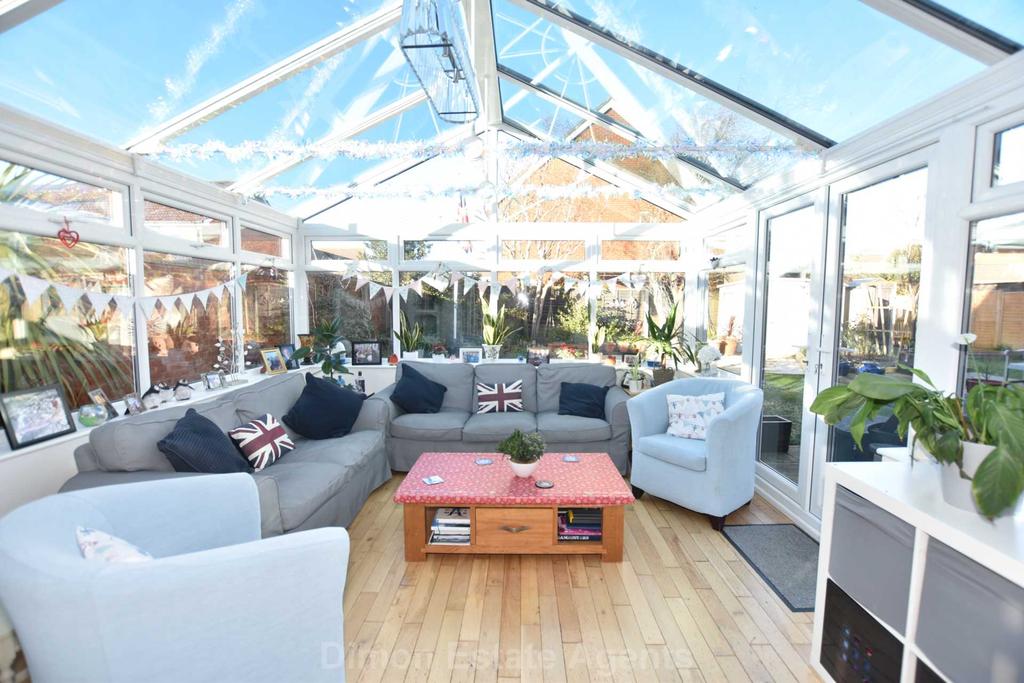 Westland Drive, Lee On The Solent 4 bed detached house £555,000