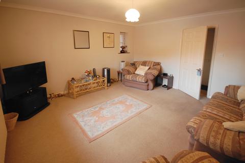 2 bedroom ground floor flat for sale, Church Close, Louth LN11 9LR