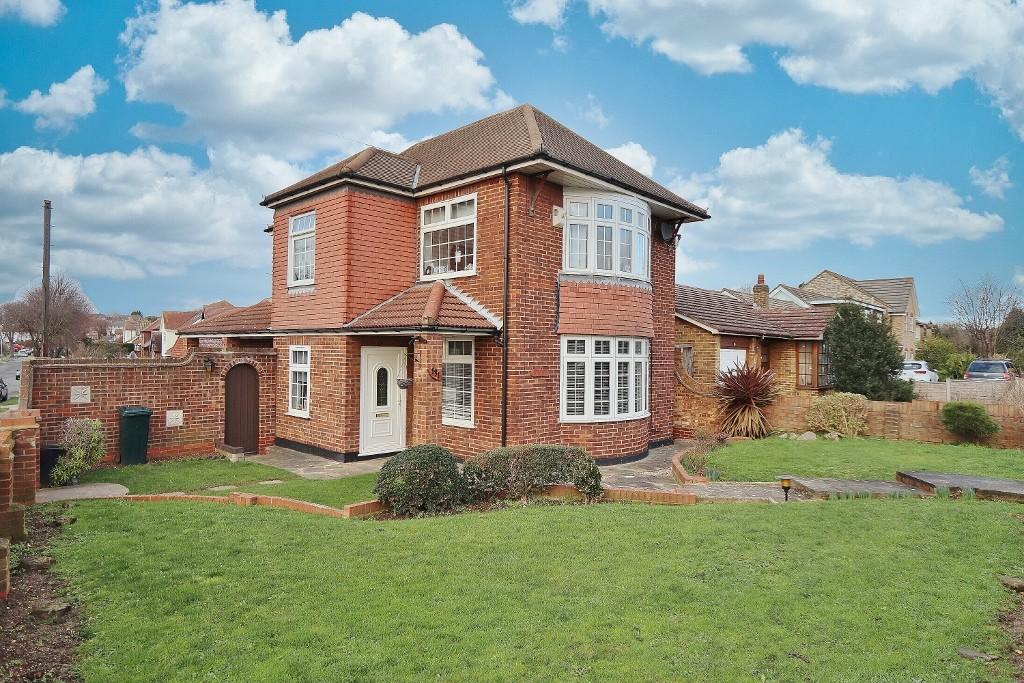 Chase Cross Road, Collier Row, Romford 3 bed detached house £600,000