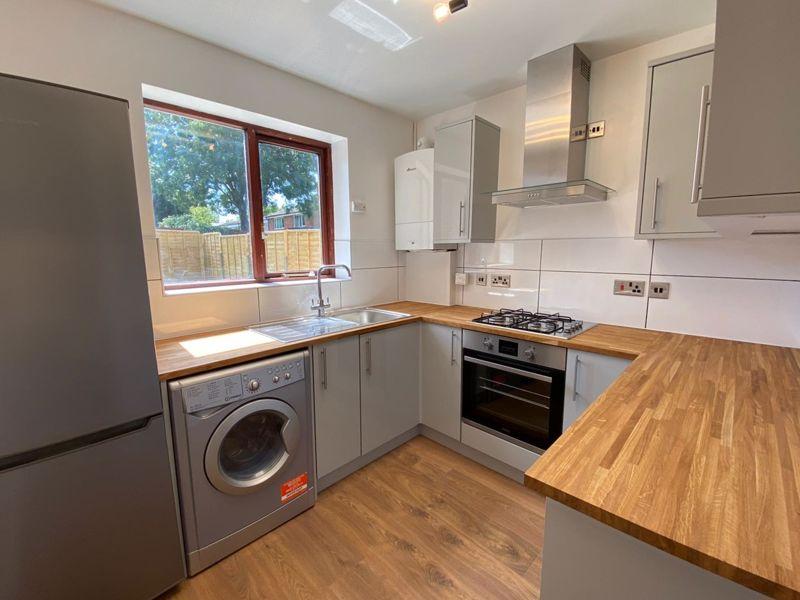 Blundell Road, Edgware 2 bed £315,000