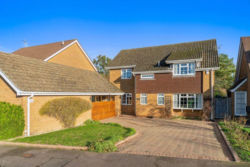 The Orchards, Eaton Bray 4 bed detached house £700,000