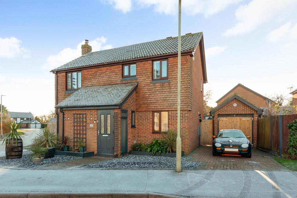Cornwallis Avenue, Beltinge, Herne Bay, CT6 4 bed detached house £500,000