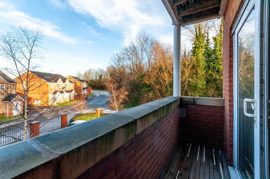 Harrier Road, Padgate, Warrington, WA2 2 bed apartment for sale £100,000