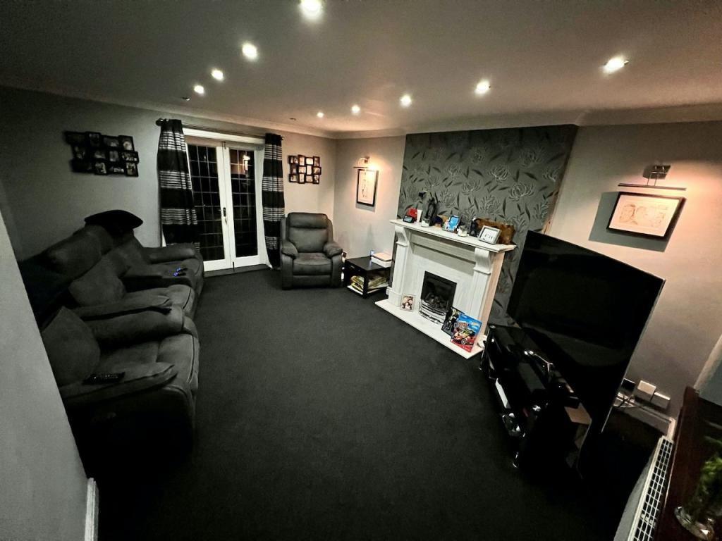 Greenside Road, Mirfield, WF14 3 bed detached house £307,000