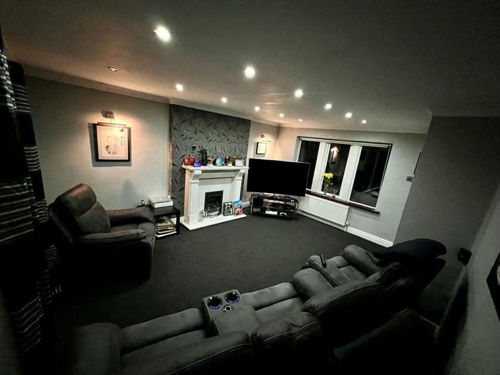 Greenside Road, Mirfield, WF14 3 bed detached house £307,000