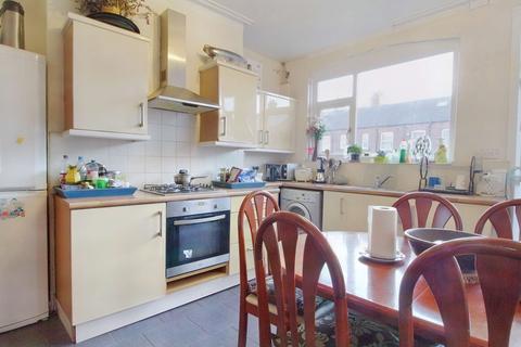 74 Cross Flatts Grove, Beeston, Leeds, LS11 7JA
