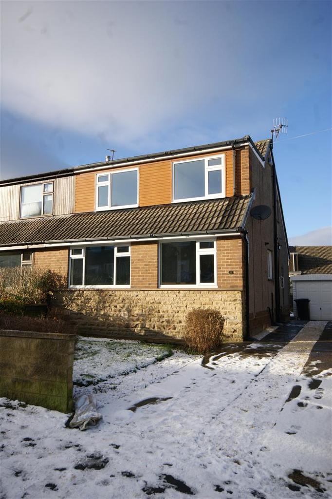 Carr Green Avenue, Brighouse 3 bed semidetached house £900 pcm (£208 pw)