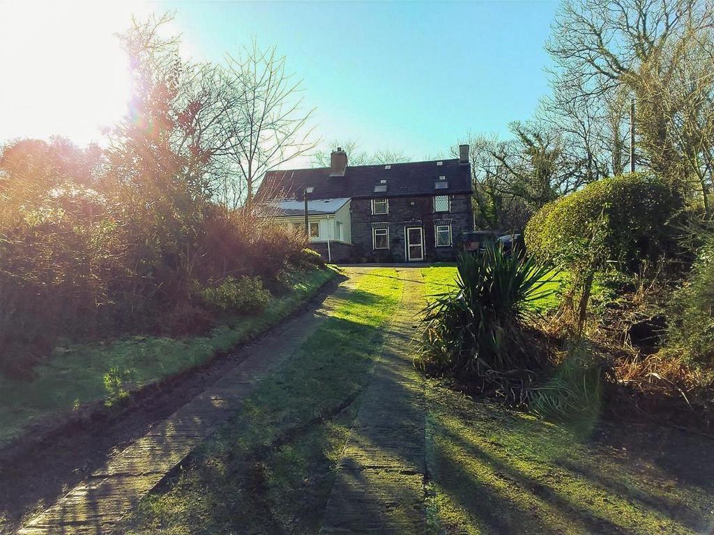 Llanddeinol Llanrhystyd, Aberystwyth 3 bed property with land £525,000