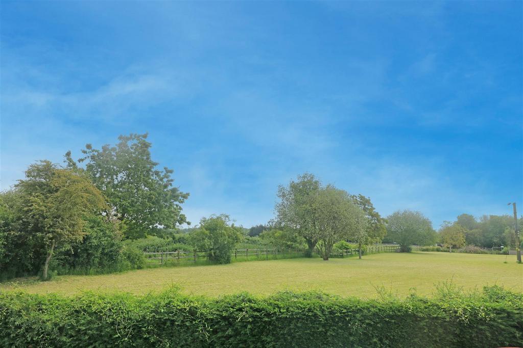 Chatham Green, Little Waltham, Chelmsford 3 bed semidetached house for