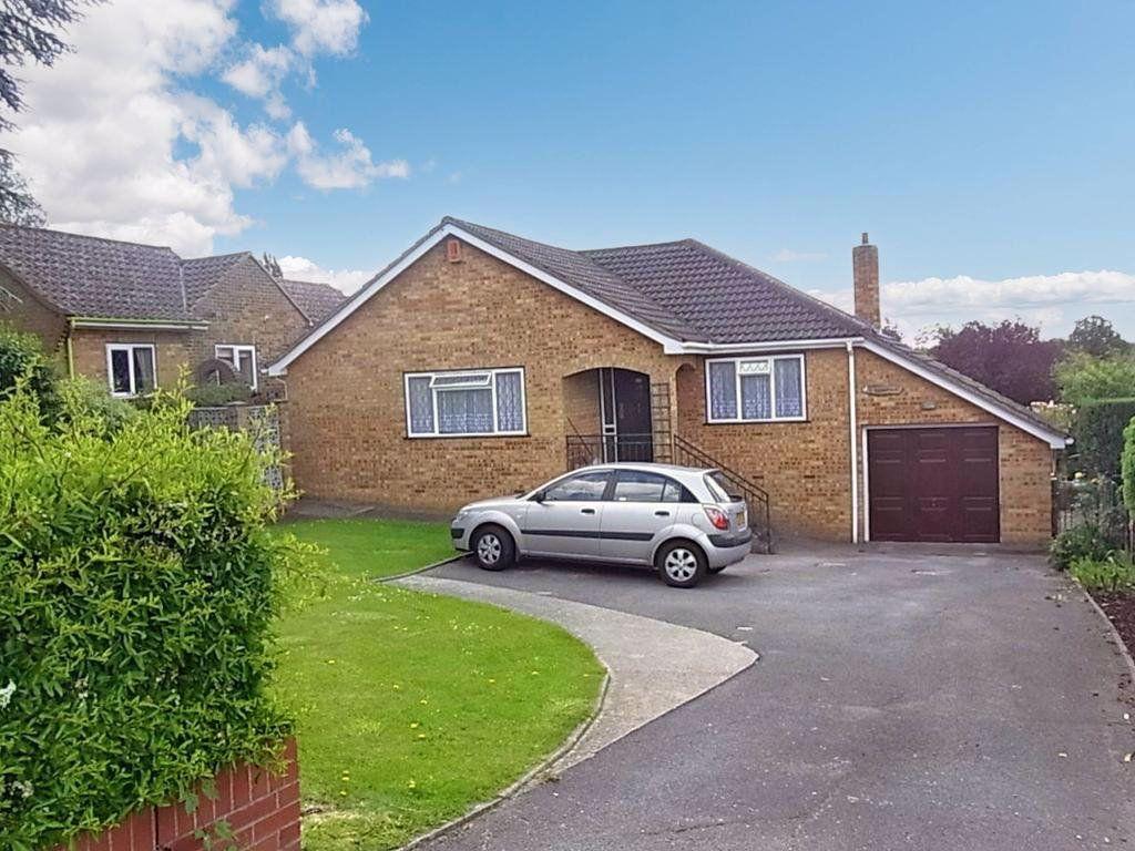 Spacious 3 bedroom bungalow Crays Hill 3 bed bungalow £1,375 pcm (£