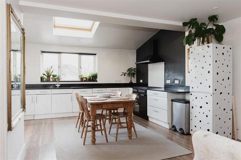 17 Lonesome Lane, Reigate, RH2 7RE