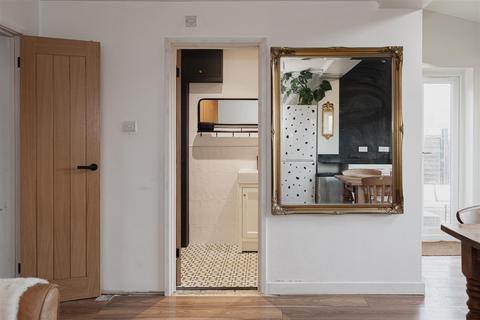 17 Lonesome Lane, Reigate, RH2 7RE