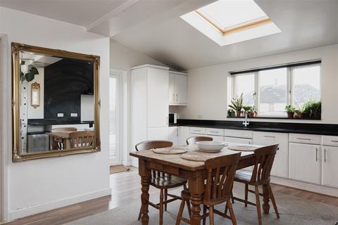17 Lonesome Lane, Reigate, RH2 7RE