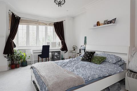 71 Banstead Road, Epsom, KT17 3HH