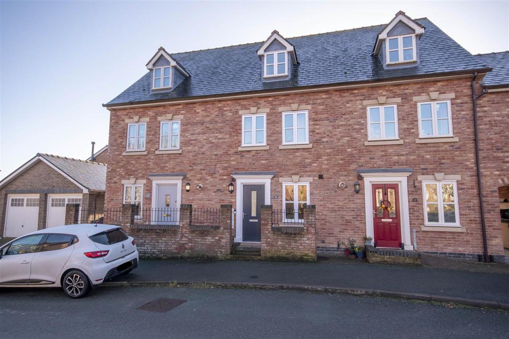 Ffordd Spoonley, Llansantffraid 3 bed terraced house £199,995