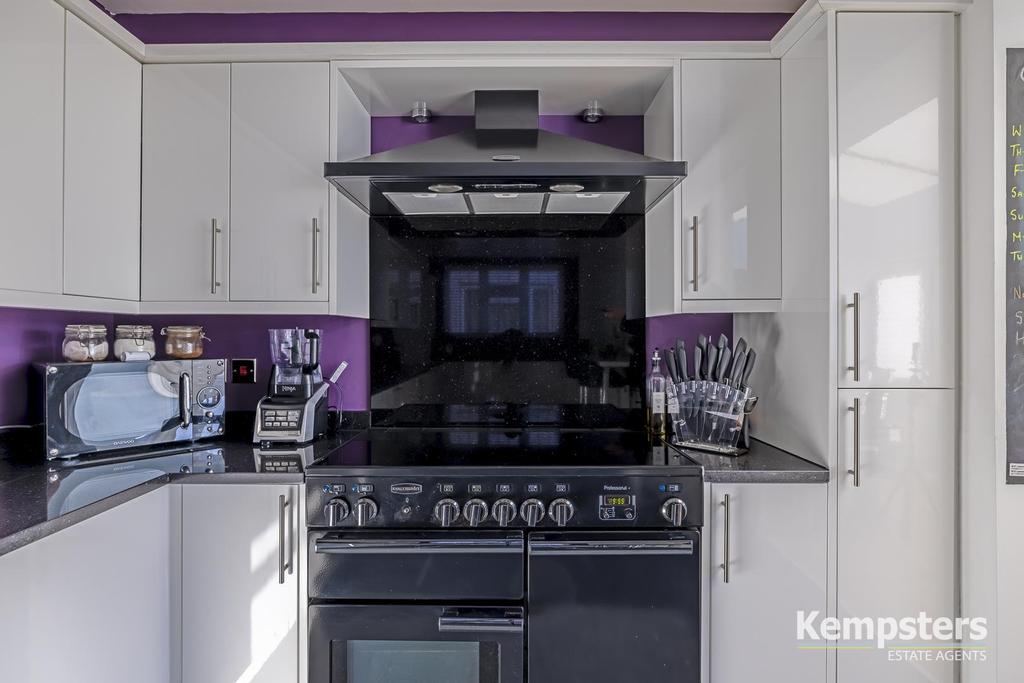 Kitchen 5.jpg