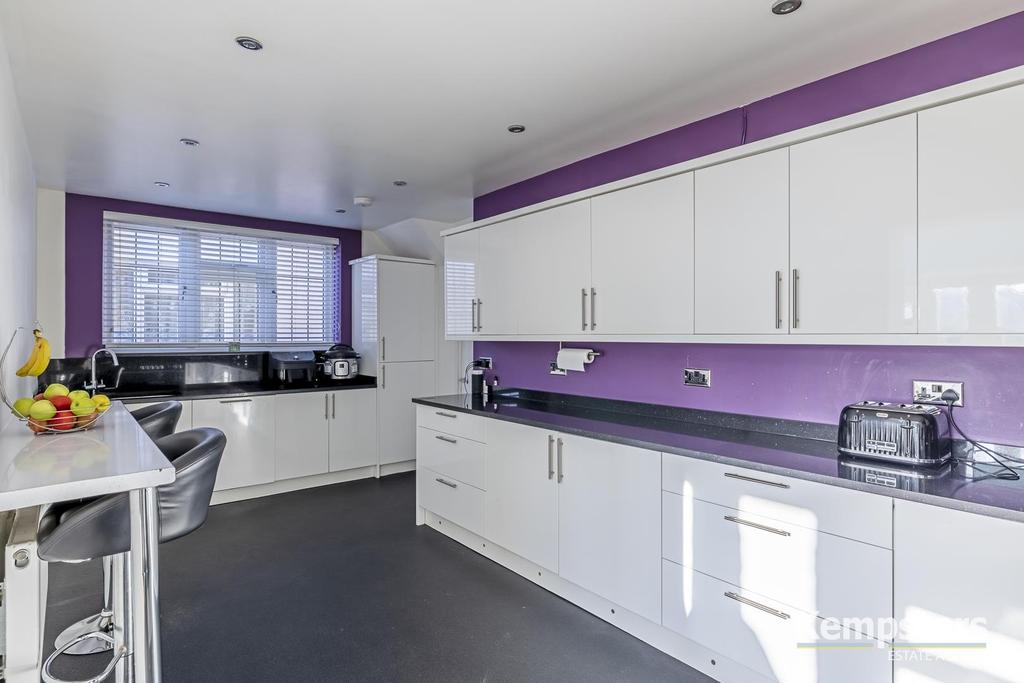 Kitchen 4.jpg
