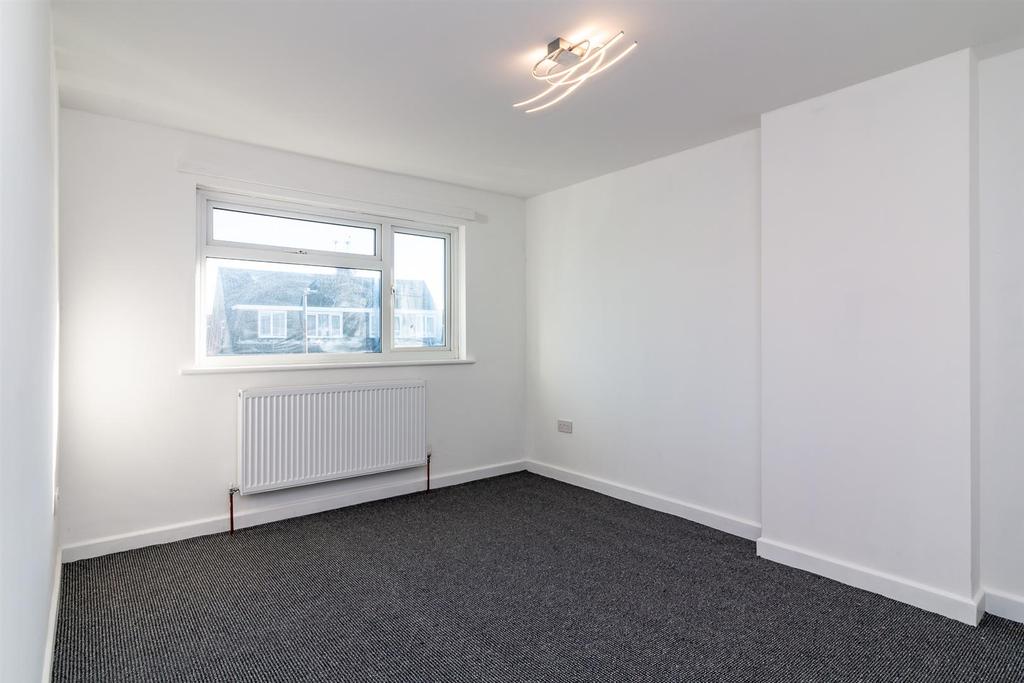 Darlton Drive, Arnold, Nottingham 3 bed property £1,200 pcm (£277 pw)