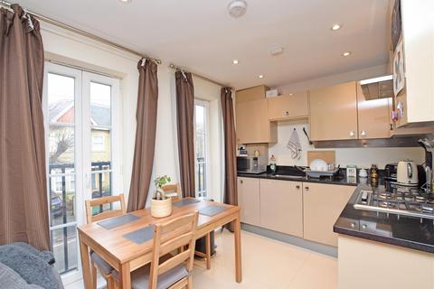 2 bedroom apartment to rent - Feltham Avenue, East Molesey