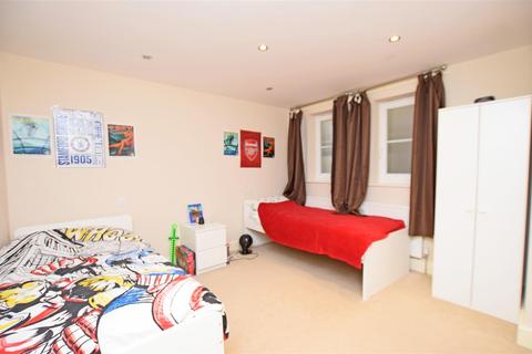 2 bedroom apartment to rent - Feltham Avenue, East Molesey