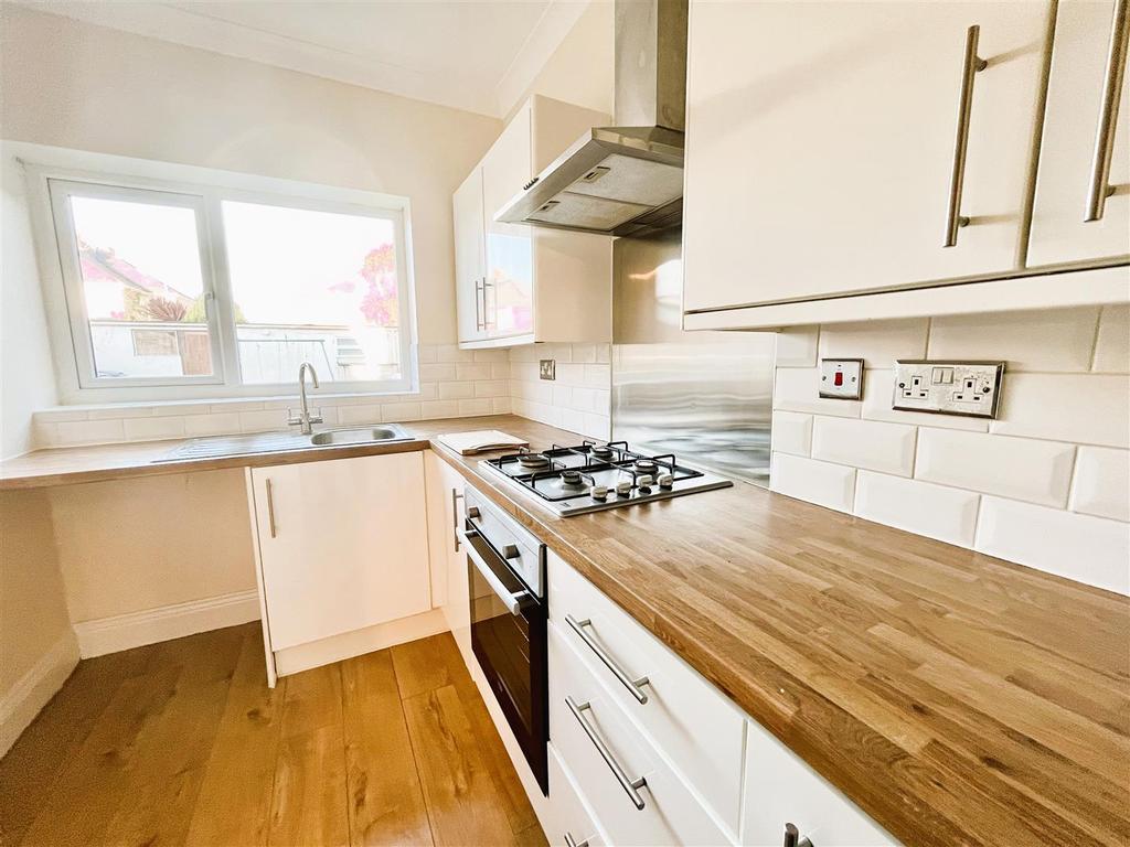 Stewart Road, Charminster 1 bed flat £875 pcm (£202 pw)