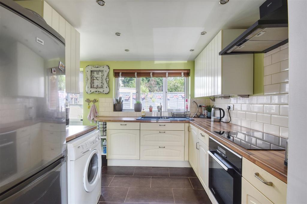 Barnhorn Road, BexhillOnSea 2 bed semidetached house for sale £295,000