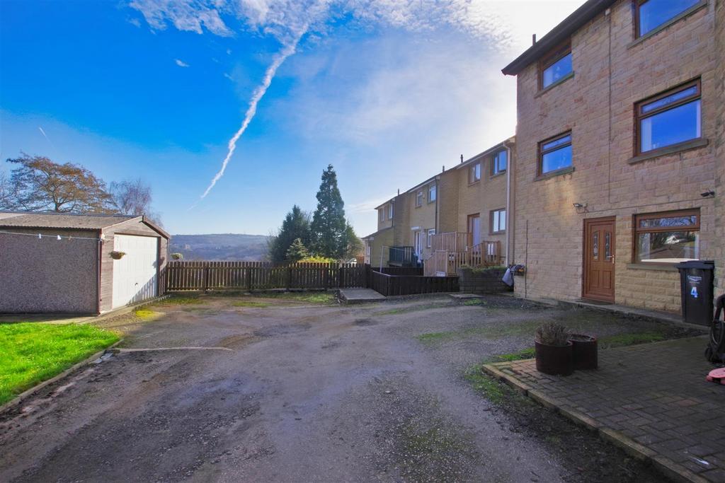 Milner Close, Greetland 4 bed semidetached house £275,000