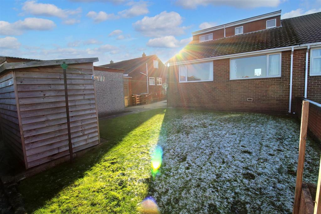 Thorne End Road, Staincross, Barnsley, S75 6NR 3 bed semidetached bungalow for sale £210,000