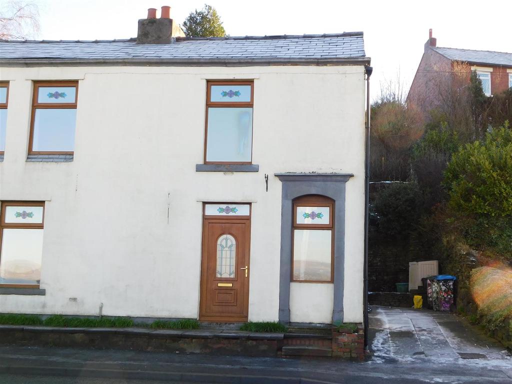 Ripponden Road, Moorside, Oldham 2 bed semidetached house £750 pcm