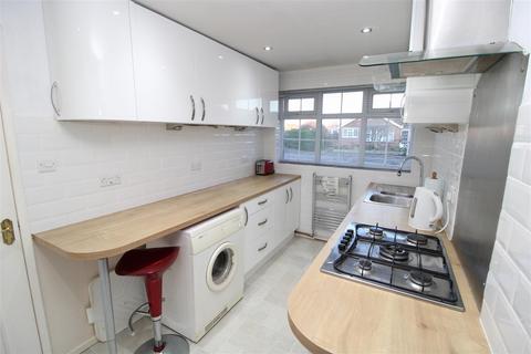 3 Barnfield Road, Collingham, Newark, NG23 7SN