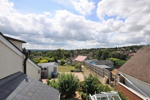 15 Spring Lane, Farnham, GU9 0JD