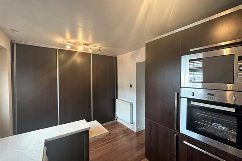 15 Spring Lane, Farnham, GU9 0JD