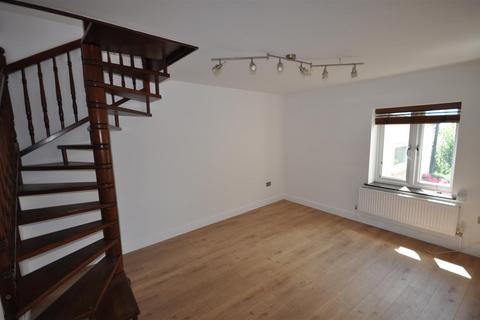 15 Spring Lane, Farnham, GU9 0JD