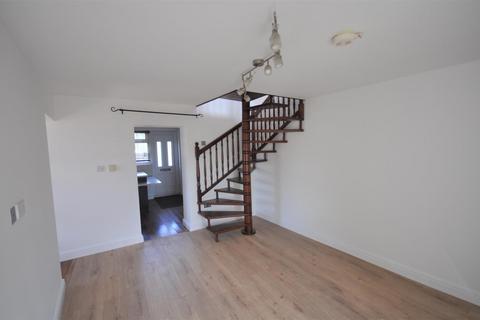 15 Spring Lane, Farnham, GU9 0JD