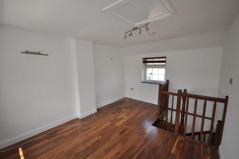 15 Spring Lane, Farnham, GU9 0JD