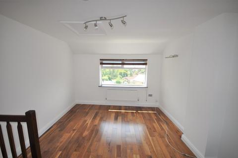 15 Spring Lane, Farnham, GU9 0JD