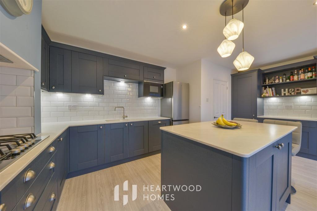 Coombes Road, London Colney, St. Albans, AL2 1ND 3 bed end of terrace
