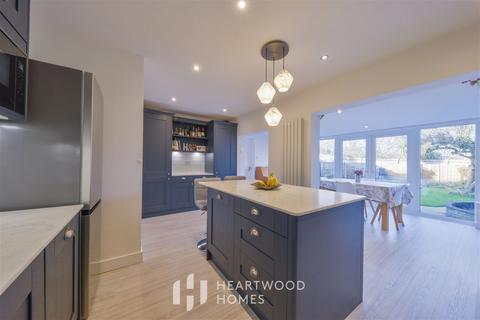44 Coombes Road, London Colney, St Albans, AL2 1ND