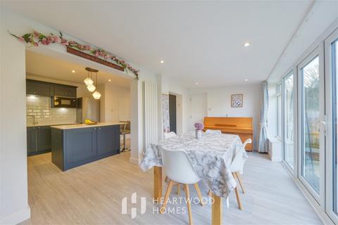 44 Coombes Road, London Colney, St Albans, AL2 1ND