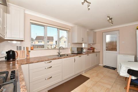 4 bedroom detached house for sale - Balfour Close, Wickford, Essex