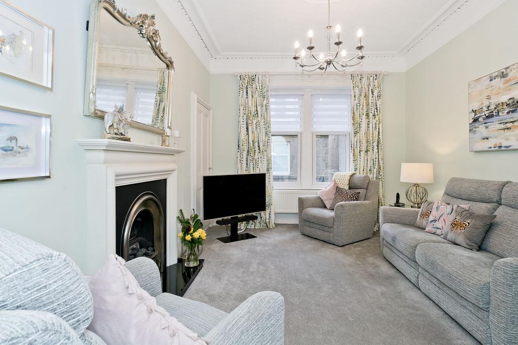 27a Bush Street, Musselburgh, East Lothian EH21 6DB 3 bed flat £250,000