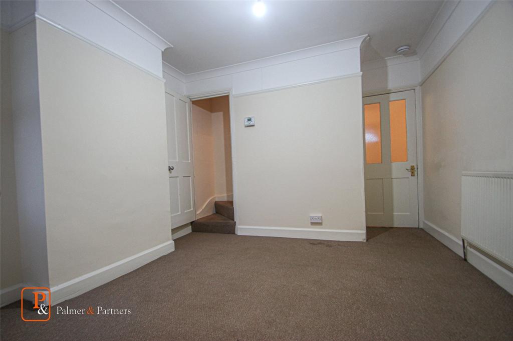 Victor Road, Colchester, Essex, CO1 3 bed terraced house £1,250 pcm (£288 pw)