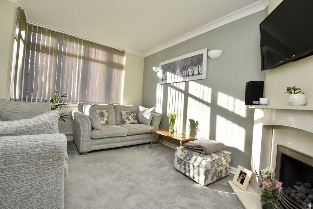 Wallis Avenue, Lincoln 3 bed semidetached house £255,000