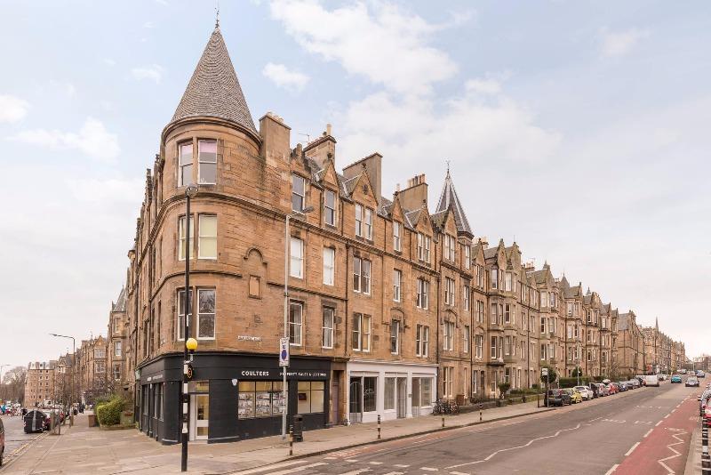 Marchmont Road, Marchmont, Edinburgh... 3 bed flat £1,700 pcm (£392 pw)