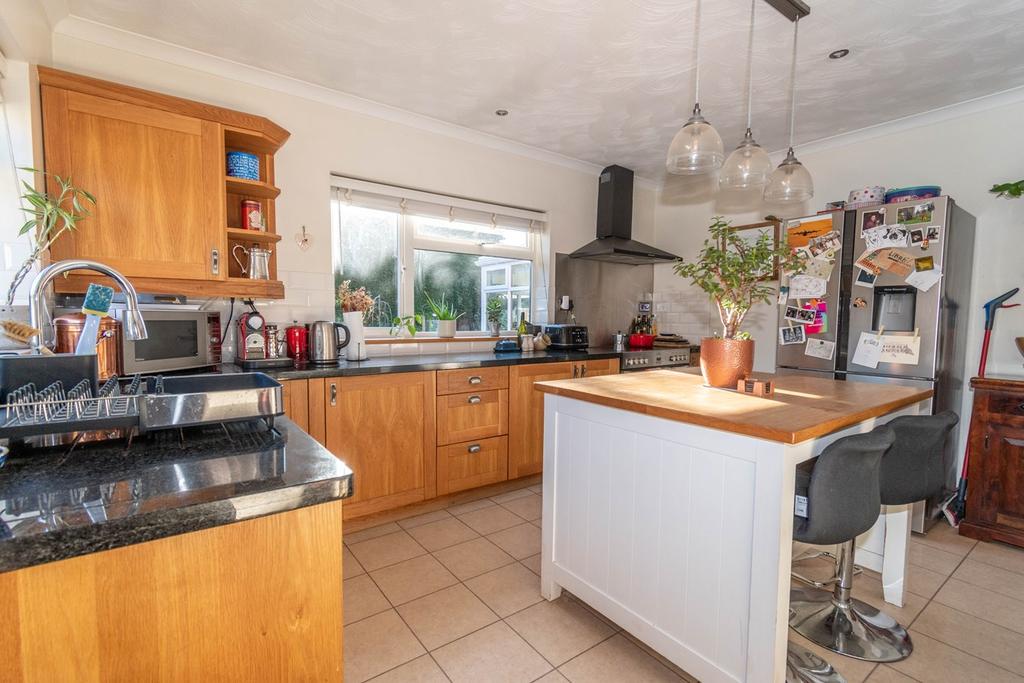 Jubilee Avenue, Fakenham, NR21 3 bed semidetached house £320,000