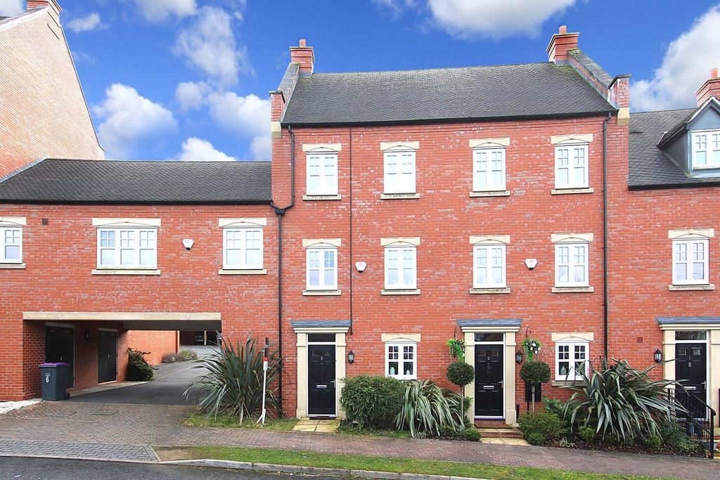 TELFORD, Farr Lane, Muxton 4 bed townhouse £1,200 pcm (£277 pw)