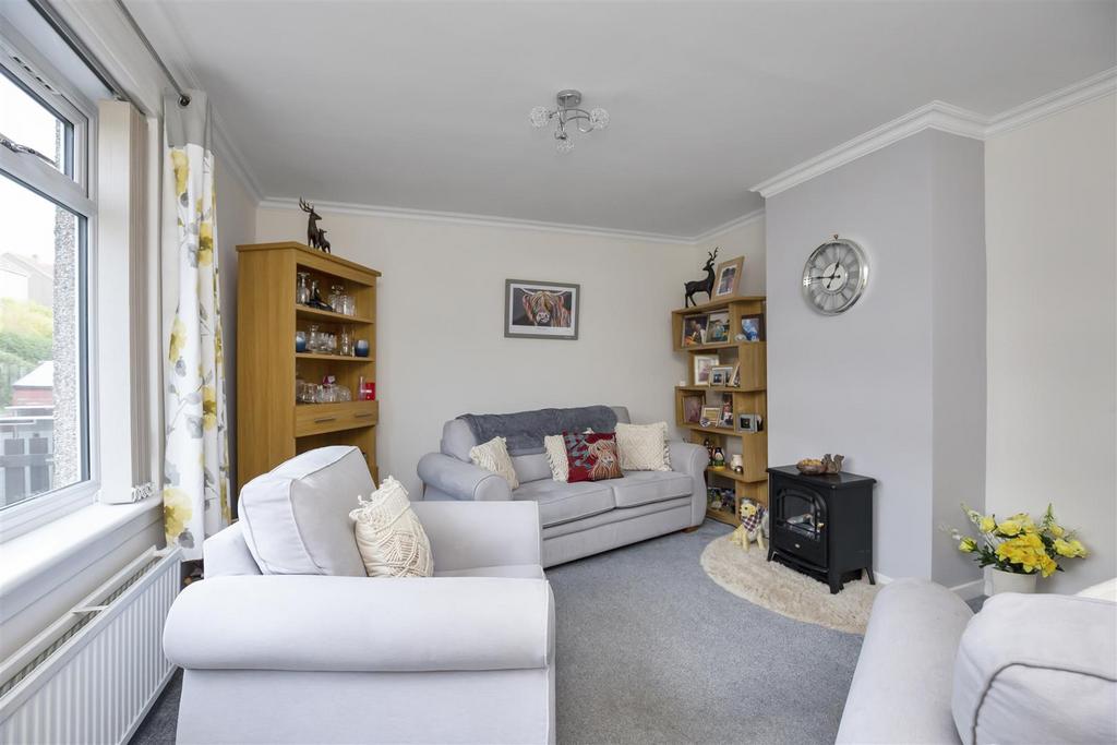 23 Whitelaw Crescent, Dunfermline, KY11 4RP 3 bed terraced house £120,000