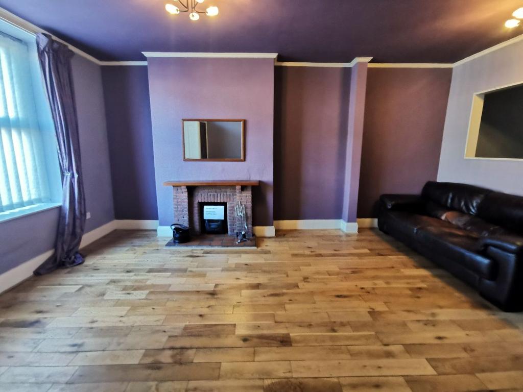 Swallow Street, Oldham, Lancashire, OL8 2 bed terraced house £850 pcm