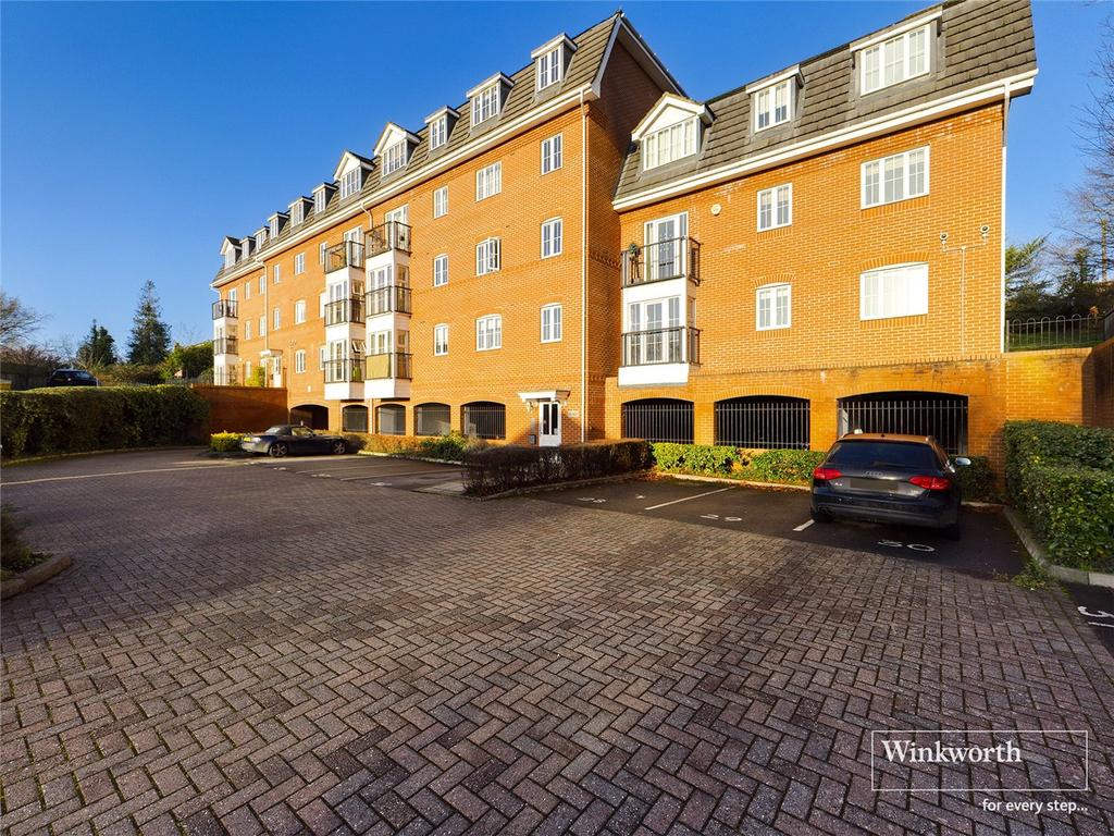 Ruskin, Henley Road, Caversham... 2 bed apartment £1,395 pcm (£322 pw)